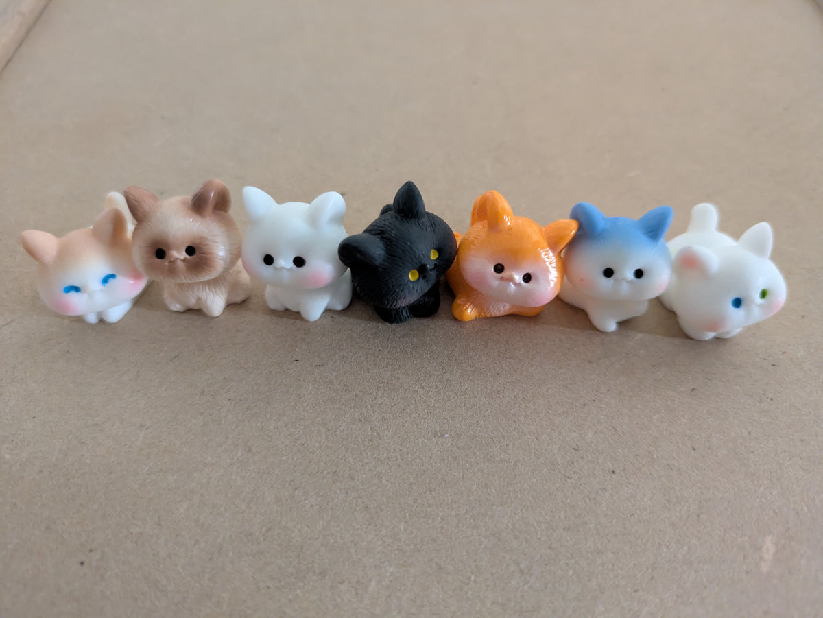 Magic The Gathering: Cat Token Miniature (Random Type)