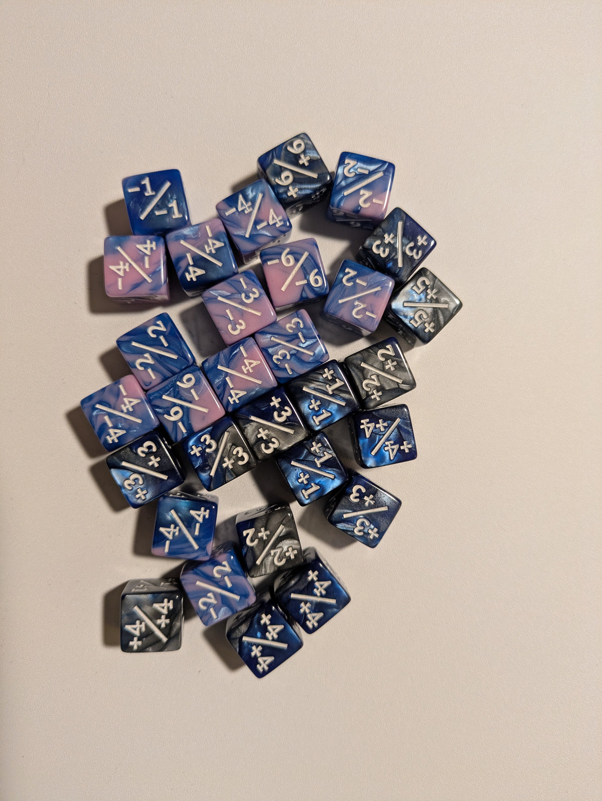 Magic the Gathering: +1/-1 Dice, 12 mm, set of 30